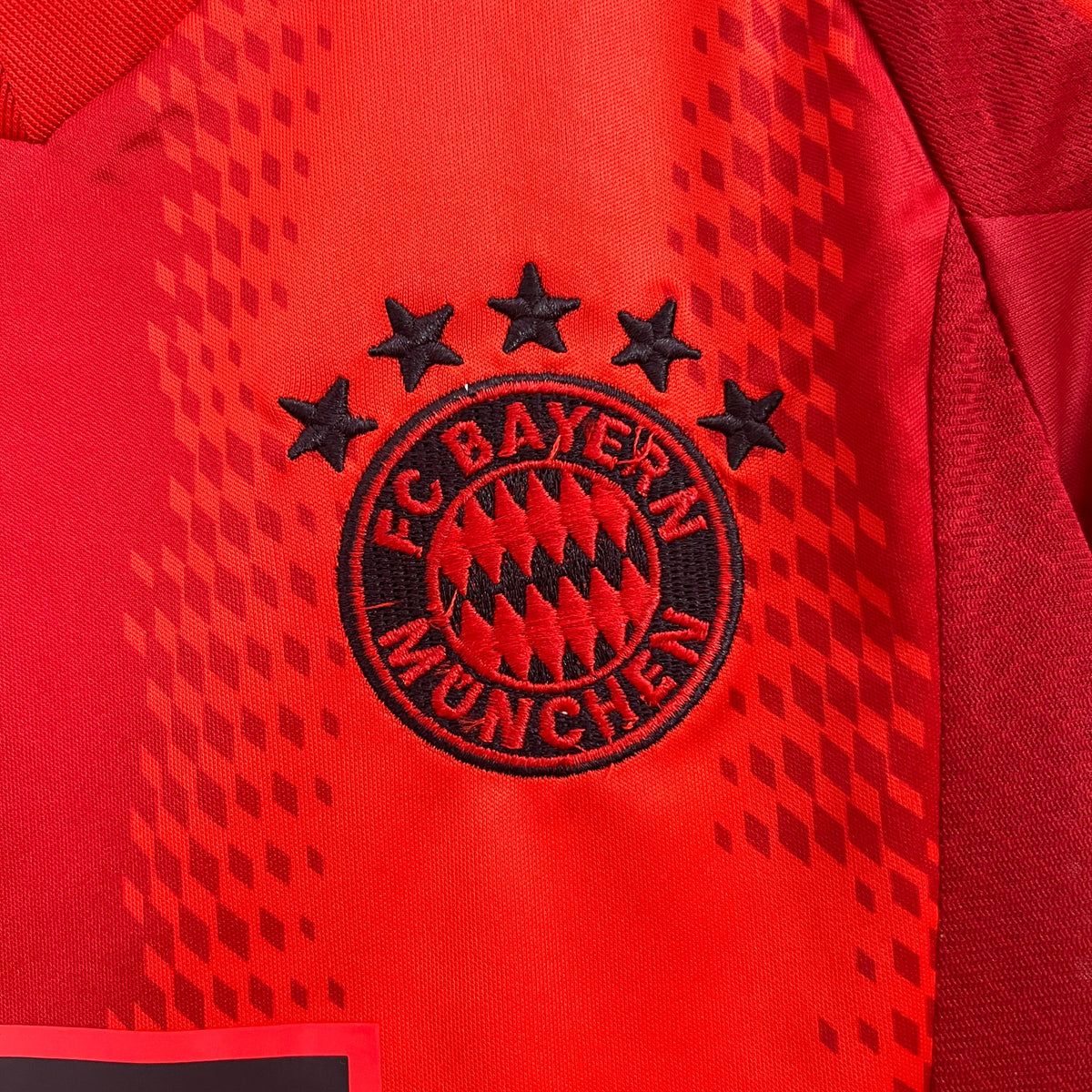 24/25 Kids Bayern Home Kit