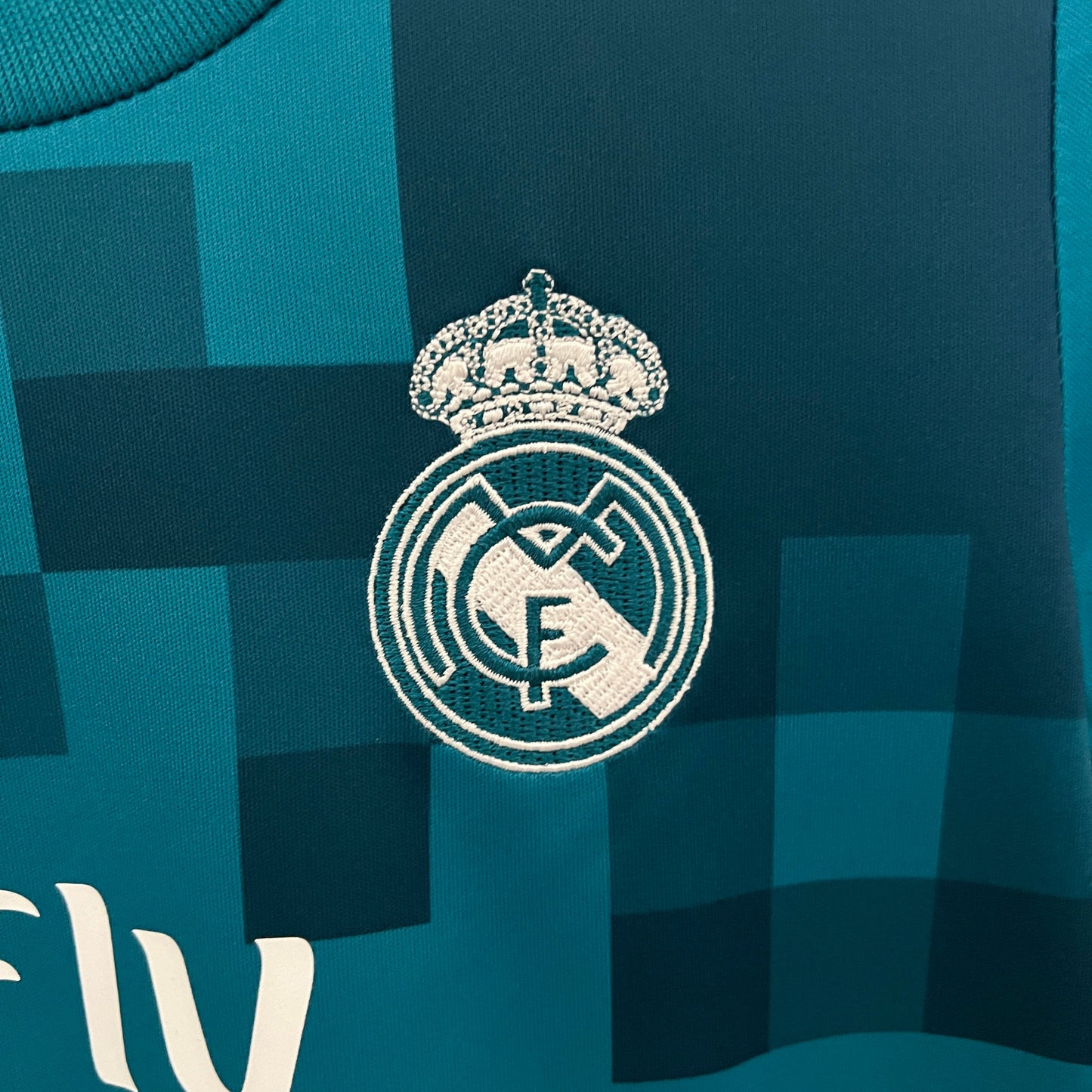 24/25 Kids Real Madrid Home Size Kit